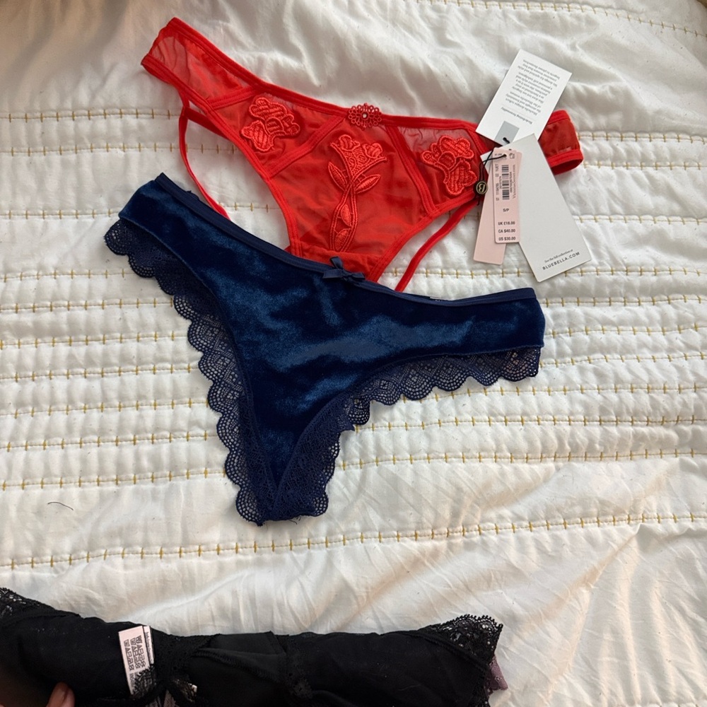 * VICTORIA’s SECRET * mystery bundle - thong, cheeky, bikini, sexy - MEDIUM - Picture 4 of 12